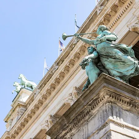 Museum Garden Views Luxury Antwerpen